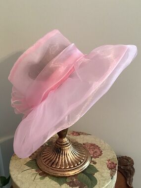 Pink Organza Wide-Brim  Facinator Hat
Kentucky derby, Tea Parties, Church.